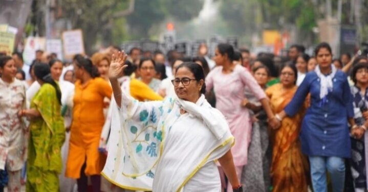 മമത ബാനർജി വനിതാ ദിനത്തിന് മുന്നോടിയായി കൊൽക്കത്തയിലെ സന്ദേശ്ഖാലിയിൽ; റാലി നടത്തി