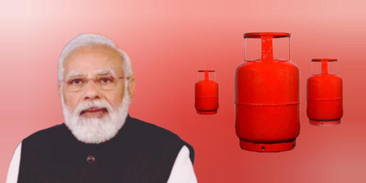 വനിതാ ദിനത്തിൽ സ്ത്രീകൾക്ക് സമ്മാനവുമായി നരേന്ദ്രമോദി; പാചകവാതക വില കുത്തനെ കുറച്ചു