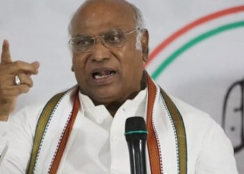 വൈകാരികമായി സംസാരിച്ച്  കോൺഗ്രസ് അധ്യക്ഷൻ: എം മല്ലികാർജുൻ ഖാർഗെ