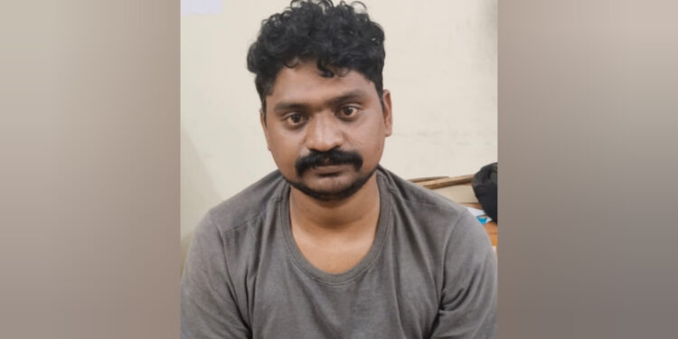 വീട് കുത്തിത്തുറന്ന് കവർച്ച നടത്തിയ കേസിൽ ഒളിവിൽ കഴിഞ്ഞിരുന്നയാൾ പിടിയിൽ