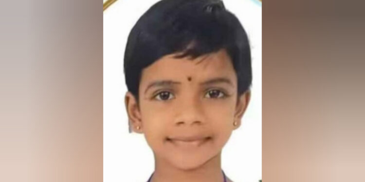 വീട്ടുമുറ്റത്ത് കളിച്ച് കൊണ്ടിരുന്ന ഏഴു വയസുകാരി പാമ്പുകടിയേറ്റ് മരിച്ചു