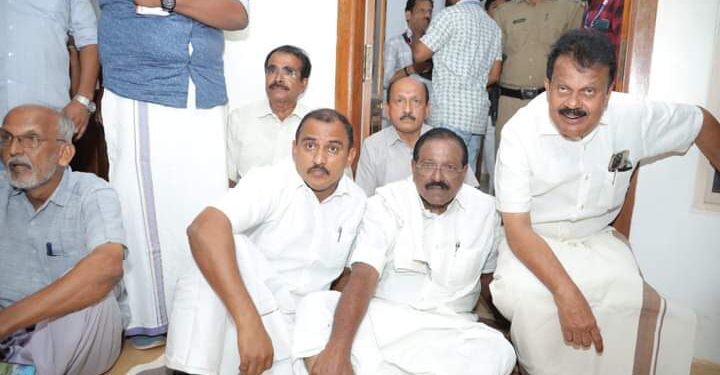 നാമനിർദ്ദേശ പത്രിക സമർപ്പിക്കാനുള്ള ടോക്കണിന്റെ പേരിൽ തർക്കം; പ്രതിഷേധിച്ച് രാജ്മോഹൻ ഉണ്ണിത്താൻ