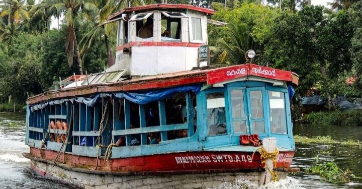 ഒരുമാസമായി മുടങ്ങിയ: കോട്ടയം ആലപ്പുഴ ബോട്ട് സര്വീസ് പുനരാംഭിച്ചു
