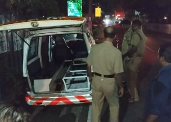 മൃതദേഹവുമായി പോയ ആംബുലന്‍സിന് തീപിടിച്ചു