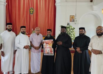 സഹപാഠിക്ക് പ്രണാമം അർപ്പിക്കുവാൻ നിറ കണ്ണുകളോടെ ക്ഷേത്ര തന്ത്രി എത്തി