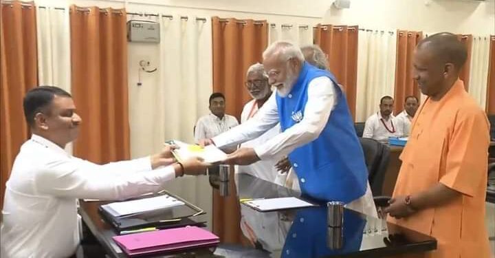 വാരാണസി ലോക്‌സഭാ മണ്ഡലത്തിൽ പ്രധാനമന്ത്രി നരേന്ദ്ര മോദി നാമനിർദേശ പത്രിക സമർപ്പിച്ചു