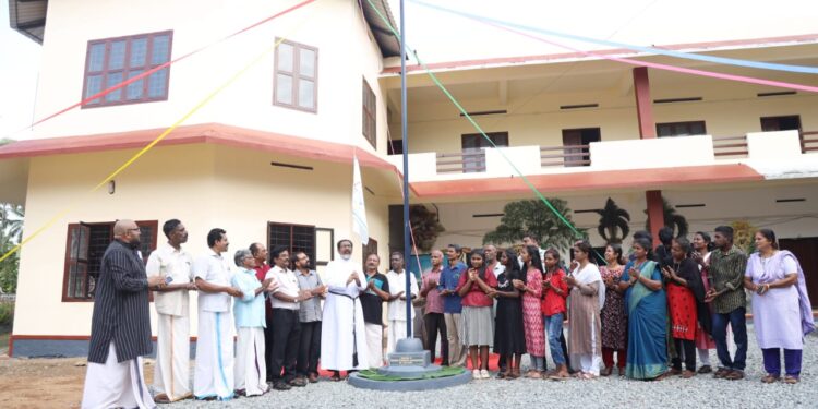തലവടി കുന്തിരിക്കൽ സി.എം.എസ് ഹൈസ്ക്കൂളിൽ വീണ്ടും കാൽ പാടുകൾ നാളെ ; കൊടിയേറി