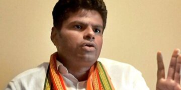 കെ അണ്ണാമലൈയെയും സൗന്ദരരാജനെയും പരസ്യമായി വിമർശിച്ചതിന്: അച്ചടക്കം ലംഘിച്ചതിന് രണ്ട് പാർട്ടി നേതാക്കളെ തമിഴ്‌നാട് ബിജെപി അവരുടെ ചുമതലകളിൽ നിന്ന് നീക്കി