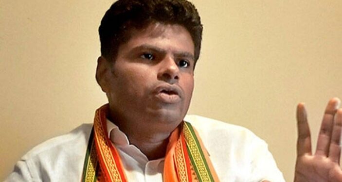കെ അണ്ണാമലൈയെയും സൗന്ദരരാജനെയും പരസ്യമായി വിമർശിച്ചതിന്: അച്ചടക്കം ലംഘിച്ചതിന് രണ്ട് പാർട്ടി നേതാക്കളെ തമിഴ്‌നാട് ബിജെപി അവരുടെ ചുമതലകളിൽ നിന്ന് നീക്കി