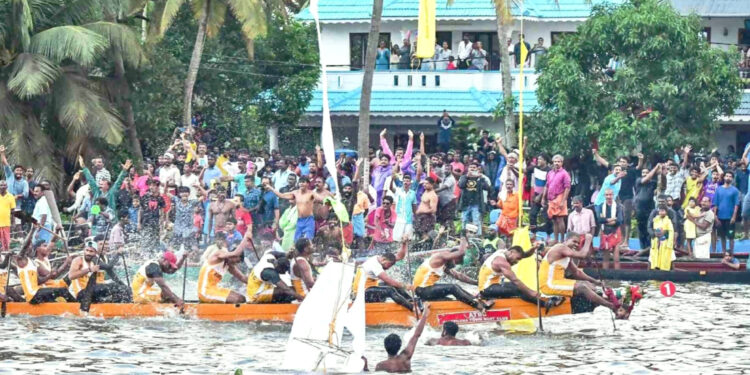 രാജപ്രമുഖൻ ട്രോഫി ആയാപറമ്പ് വലിയ ദിവാൻജിക്ക്