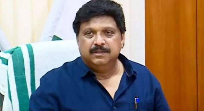 കെഎസ്ആർടിസിയിൽ ഫയലുകൾ അഞ്ചു ദിവസത്തിൽ കൂടുതൽ താമസിപ്പിക്കുന്ന ഉദ്യോഗസ്ഥർക്കെതിരേ കർശന നടപടി ഉണ്ടാകുമെന്ന്: മന്ത്രിയുടെ മുന്നറിയിപ്പ്