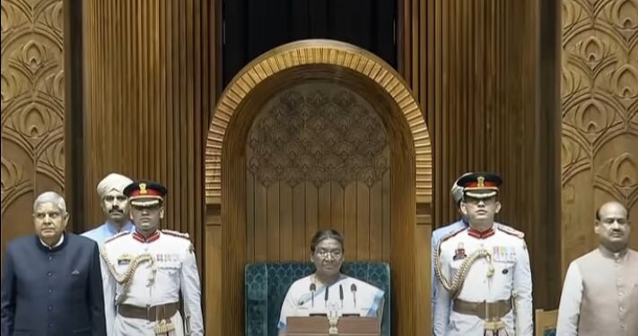 ലോക്സഭയുടെയും രാജ്യസഭയുടെയും സംയുക്ത സമ്മേളനത്തെ രാഷ്ട്രപതി ദ്രൗപതി മുർമു അഭിസംബോധന ചെയ്തു