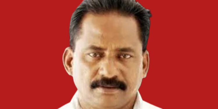 ടി പി  ചന്ദ്രശേഖർ വധക്കേസിലെ പ്രതികൾക്ക് ശിക്ഷാ ഇളവ് നൽകാൻ ശുപാർശ: മൂന്നു ജയിൽ ഉദ്യോഗസ്ഥർക്ക് സസ്പെൻഷൻ