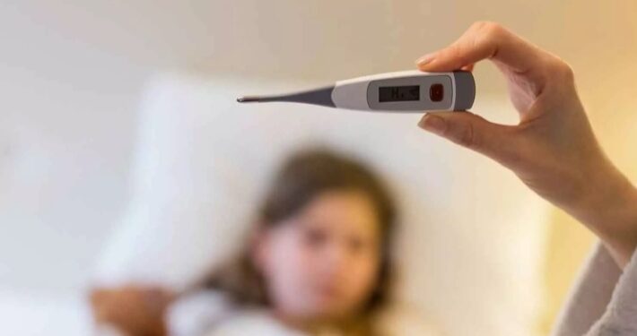 പനി ബാധിച്ച കേരളം: ജൂൺ മാസം മാത്രം ഒരു ലക്ഷത്തിലധികം പനി കേസുകൾ റിപ്പോർട്ട് ചെയ്തു