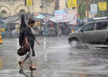 സംസ്ഥാനത്ത് ഇന്ന് ശക്തമായ മഴയ്ക്ക് സാധ്യത: കേന്ദ്ര കാലാവസ്ഥ വകുപ്പ് 5 ജില്ലകളിൽ യെല്ലോ അലർട്ട് പ്രഖ്യാപിച്ചു