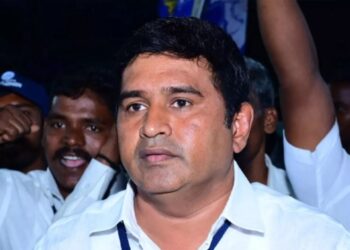 ബിഎസ്പിയെ സംസ്ഥാന അധ്യക്ഷൻ ആംസ്ട്രോങ്ങിനെ ബൈക്കിൽ എത്തിയ അജ്ഞാതരായ ആറു പേർ ചേർന്ന് വെട്ടി കൊലപ്പെടുത്തി