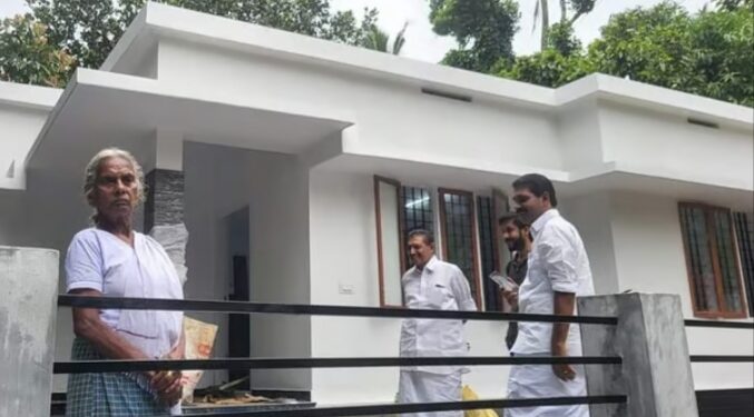 ക്ഷേമപെൻഷൻ മുടങ്ങിയതിനെതിരെ ഭിക്ഷാപാത്രവുമായി തെരുവിലിറങ്ങിയ മറിയക്കുട്ടിക്ക്: കോൺഗ്രസ് വീട് നിർമ്മിച്ചു