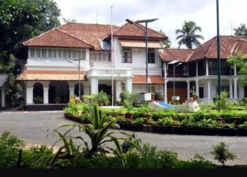 മുഖ്യമന്ത്രിയുടെ ഔദ്യോഗിക വസതിയായ ക്ലിഫ് ഹൗസിലെ കാലിത്തൊഴുത്തിന് 23 ലക്ഷവും’ ചാണകക്കുഴിക്ക് 4.40 ലക്ഷവും ചെലവ്