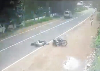 ബസ്സും ബൈക്കും കൂട്ടിയിടിച്ചു രണ്ടു യുവാക്കൾക്കു പരുക്ക്