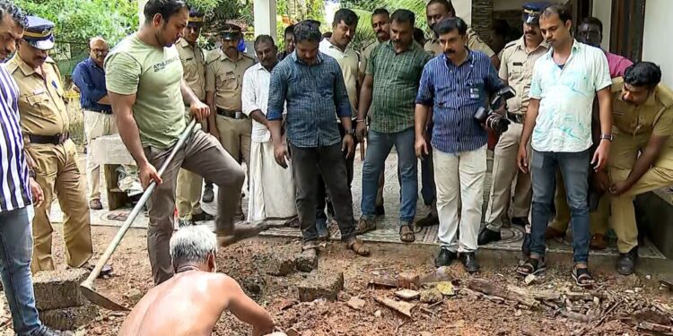 മാന്നാർ ഇരമത്തൂരിൽ 15 വർഷം മുൻപ് കാണാതായ യുവതിയെ കൊന്ന് മറവുചെയ്തതെന്ന സൂചന ഭർത്താവിന്റെ ബന്ധുക്കളായ 5 പേരെ പൊലീസ് അറസ്റ്റ് ചെയ്തു