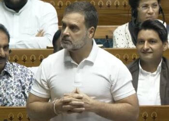 രണ്ടുപേരാണ് രാജ്യത്തിൻ്റെ സമ്പദ് വ്യവസ്ഥ കൈകാര്യം ചെയ്യുന്നത്: ബജറ്റ് ചർച്ചയിൽ ലോക്സഭയിൽ ആഞ്ഞടിച്ച് രാഹുൽ ഗാന്ധി