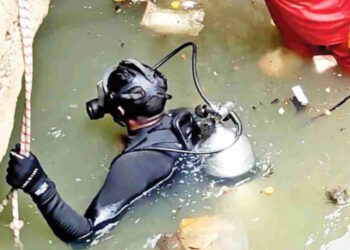 ആമയിഴഞ്ചാന്‍ തോട്ടിലകപ്പെട്ട ശുചീകരണ തൊഴിലാളി ജോയിക്കായുള്ള തിരച്ചിൽ ഇന്നും തുടരും: കൊച്ചിയിൽനിന്ന് നാവികസേന തലസ്ഥാനത്ത് എത്തിയിട്ടുണ്ട്