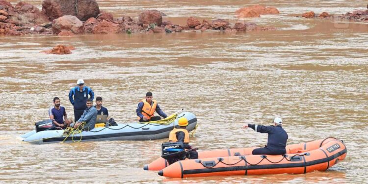 അർജുന് വേണ്ടിയുള്ള തെരച്ചിൽ പതിനൊന്നാം ദിനവും തുടരുന്നു: മന്ത്രിമാരായ പി.എ. മുഹമ്മദ് റിയാസ്, എം.കെ. ശശീന്ദ്രൻ എന്നിവർ ഷിരൂരിലേക്ക് തിരിച്ചു
