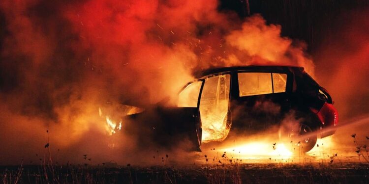 തിരുവല്ല വേങ്ങലിൽ കാറിനു തീപിടിച്ച് 2 പേർ വെന്തുമരിച്ചു