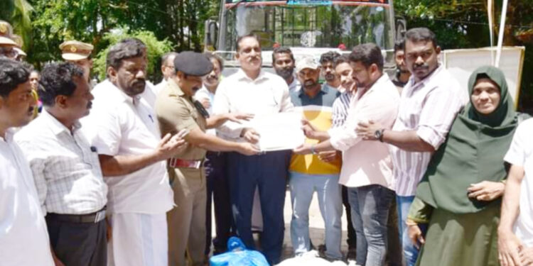 കാരുണ്യ യാത്ര: ബസ്സുകള്‍ സമാഹരിച്ച 93,253 രൂപ ദുരിതാശ്വാസനിധിയിലേക്ക് നല്‍കി