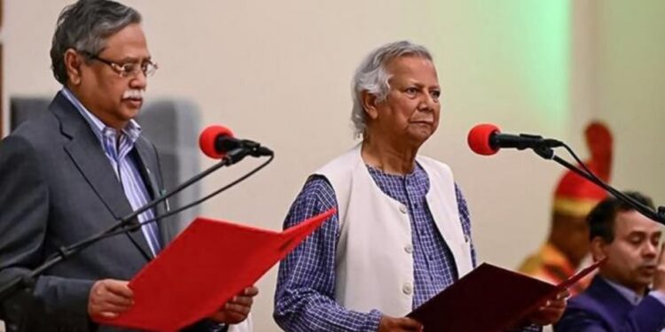 ബംഗ്ലാദേശിൽ ഇടക്കാല സർക്കാർ അധികാരമേറ്റു: മുഹമ്മദ് യൂനുസ് സർക്കാരിൻ്റെ തലവനായി സത്യപ്രതിജന ചെയ്‌ത് അധികാരം ഏറ്റെടുത്തു