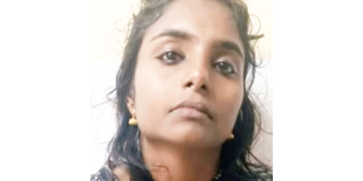 സ്വർണം പൂജിക്കാമെന്ന പേരിൽ വീട്ടമ്മയെ കബളിപ്പിച്ച് 12 പവൻ തട്ടിയെടുത്ത കേസിൽ യുവതി അറസ്റ്റിൽ