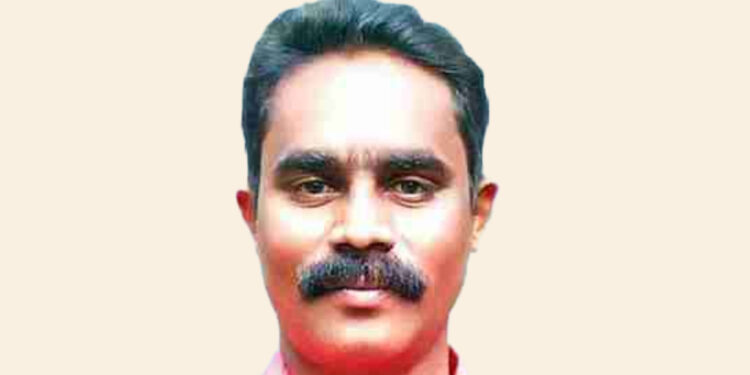 ചി​കി​ത്സ​ക്ക്​ കൊ​ണ്ടു​വ​ന്ന പ​ശു​വി​ന്റെ ച​വി​ട്ടേ​റ്റ്​അ​സി. ഫീ​ല്‍ഡ് ഓ​ഫി​സ​ർ മ​രി​ച്ചു
