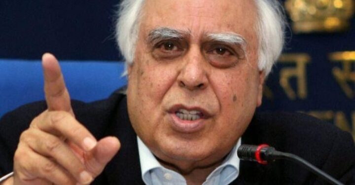 കൊൽക്കത്ത ബലാത്സംഗക്കേസിൽ പശ്ചിമ ബംഗാൾ സർക്കാരിന് വേണ്ടി സുപ്രീം കോടതിയിൽ ഹാജരാകുന്നതിൽ നിന്നും കപിൽ സിബിൽ പിന്മാറി