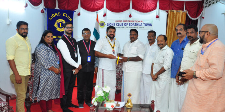 പാർപ്പിടവും കൂട്ടുകാരും നാട്ടുകാരും നഷ്ടപ്പെട്ട അശ്വിന് കൈത്താങ്ങായി സുമനസ്സുകൾ