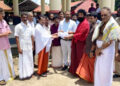 വയനാടിന് ചക്കുളത്തുകാവ് ക്ഷേത്രത്തിൻറെ കൈത്താങ്ങ്: ദുരിതാശ്വാസ നിധിയിലേക്ക് അഞ്ചു ലക്ഷം കൈമാറി