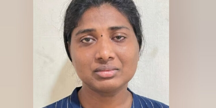 മരണവീട്ടിൽ മോഷണം; കൊല്ലം സ്വദേശിനി പെരുമ്പാവൂർ പോലീസിന്റെ പിടിയിൽ