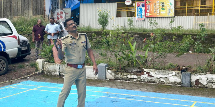 ഷട്ടിൽ കോർട്ടിന്റെ ഉദ്ഘാടനം നിർവഹിച്ചു