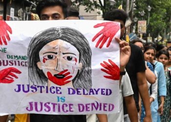 കൊൽക്കത്തയിൽ ട്രെയിനി ഡോക്ടറെ ബലാത്സംഗം ചെയ്ത് കൊലപ്പെടുത്തിയ കേസിന്റെ അന്വേഷണം: സിബിഐക്ക് കൈമാറി കൊൽക്കത്ത ഹൈക്കോടതി