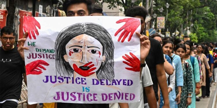 കൊൽക്കത്തയിൽ ട്രെയിനി ഡോക്ടറെ ബലാത്സംഗം ചെയ്ത് കൊലപ്പെടുത്തിയ കേസിന്റെ അന്വേഷണം: സിബിഐക്ക് കൈമാറി കൊൽക്കത്ത ഹൈക്കോടതി