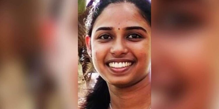 ആറ്റിങ്ങലിലുണ്ടായ വാഹനാപകടനത്തിൽ അഭിഭാഷക മരിച്ചു