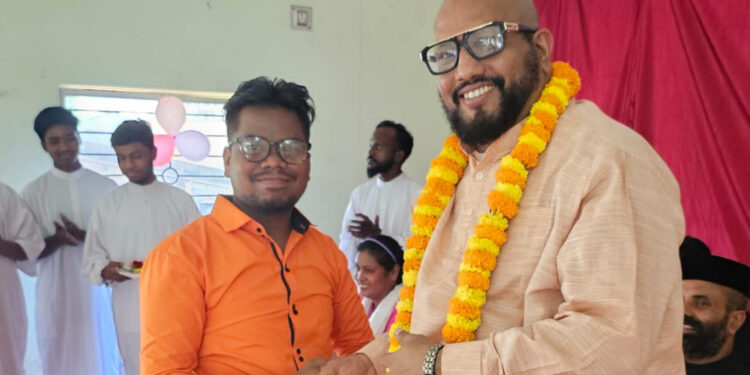 ഇന്റർനാഷണൽ ചാരിറ്റി സർവീസസ് അവാര്‍ഡ് നേടിയ ഡോ ജോൺസൺ വി.ഇടിക്കുളയെ വൈദീക സെമിനാരി വിദ്യാർത്ഥി സംഘം അനുമോദിച്ചു