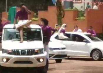 നടുറോഡില്‍ കാറിന് മുകളില്‍ നിന്ന് ഓണാഘോഷം; മൂന്ന് വിദ്യാര്‍ഥികളുടെ ലൈസന്‍സ് റദ്ദാക്കി
