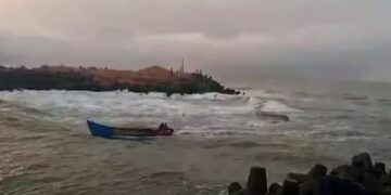 മുതലപ്പൊഴിയിൽ ബോട്ട് മറിഞ്ഞ് അപകടങ്ങൾ:തുറമുഖ വകുപ്പ് സെക്രട്ടറി റിപ്പോർട്ട് സമർപ്പിക്കണമെന്ന് മനുഷ്യാവകാശ കമ്മീഷൻ