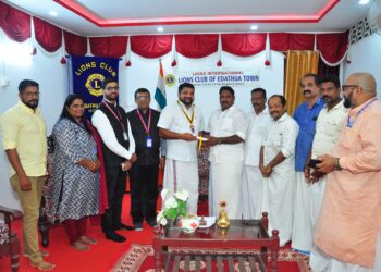 പ്രകൃതി ദുരന്തത്തിൽ വീടും സ്ഥലവും നഷ്ടപ്പെട്ടവരുടെ ജീവിതത്തിലേക്ക് കൈത്താങ്ങൽ ആയി സുമനസ്സുകൾ; അശ്വിൻ നേഴ്സിങ്ങ് പഠനത്തിനായി കോളജിലെത്തി