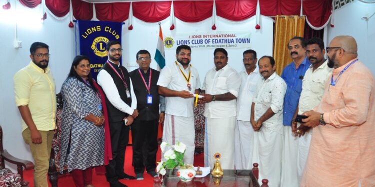 പ്രകൃതി ദുരന്തത്തിൽ വീടും സ്ഥലവും നഷ്ടപ്പെട്ടവരുടെ ജീവിതത്തിലേക്ക് കൈത്താങ്ങൽ ആയി സുമനസ്സുകൾ; അശ്വിൻ നേഴ്സിങ്ങ് പഠനത്തിനായി കോളജിലെത്തി