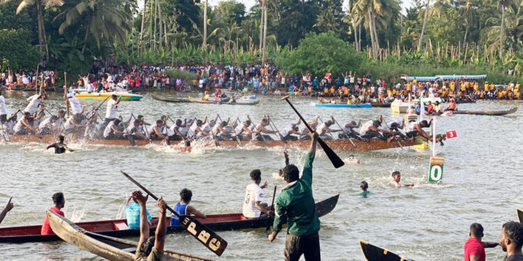 നീരേറ്റുപുറം പമ്പാ ജലമേളയിൽ തലവടി ചുണ്ടൻ ജേതാവ്