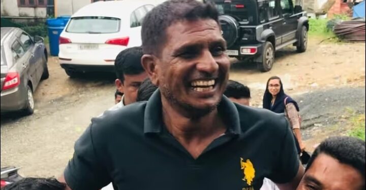 തിരുവോണം ബംപർ ജേതാവ്  കൽപറ്റയിലെ എസ്ബിഐ ബാങ്കിലെത്തി: ബംപർ ജേതാവ് കർണാടക സ്വദേശി അൽ‌ത്താഫ്