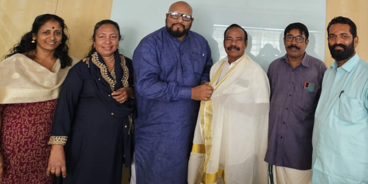 പാഞ്ചജന്യം ഭാരതം വൈസ് ചെയർമാനായി തെരഞ്ഞെടുക്കപ്പെട്ട കുടശ്ശനാട് മുരളിയെ ആദരിച്ചു