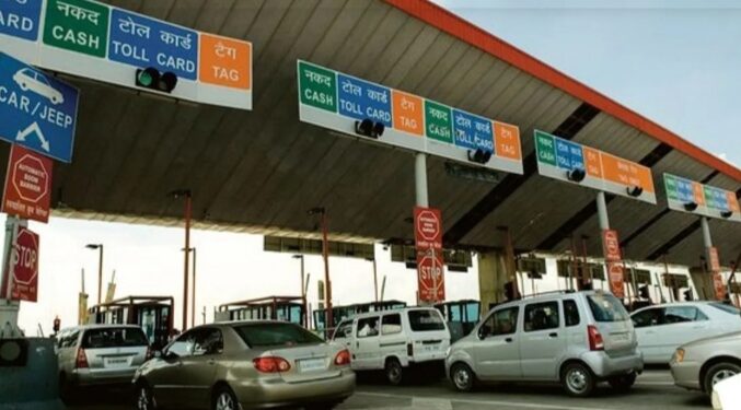 മുംബൈയിൽ പ്രവേശിക്കുന്ന കാറുകൾക്ക് ഇനി മുതൽ ടോൾ നൽകേണ്ടതില്ലെന്ന്: മഹാരാഷ്ട്ര മുഖ്യമന്ത്രി