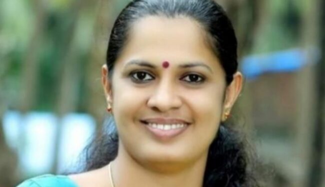 കടുത്ത നടപടി:’ പി പി ദിവ്യയെ കണ്ണൂര്‍ ജില്ലാ പഞ്ചായത്ത് പ്രസിഡൻ്റ് പദവിയില്‍ നിന്ന് നീക്കി
